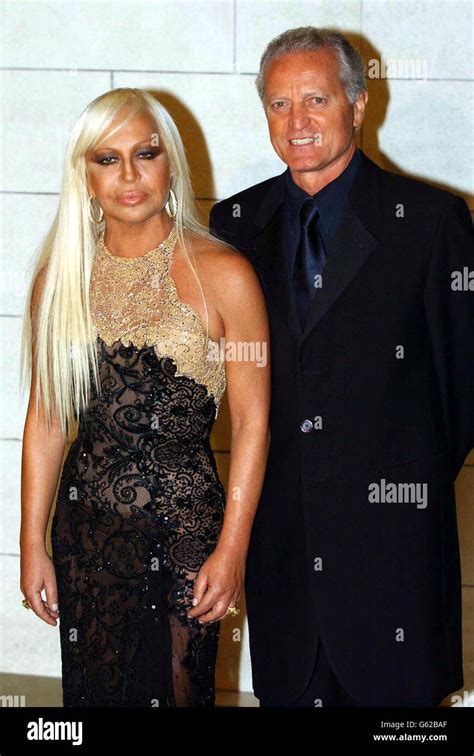 santo versace e donatella rapporto|Gianni Versace Left Company to Donatella, Other Family: Life .